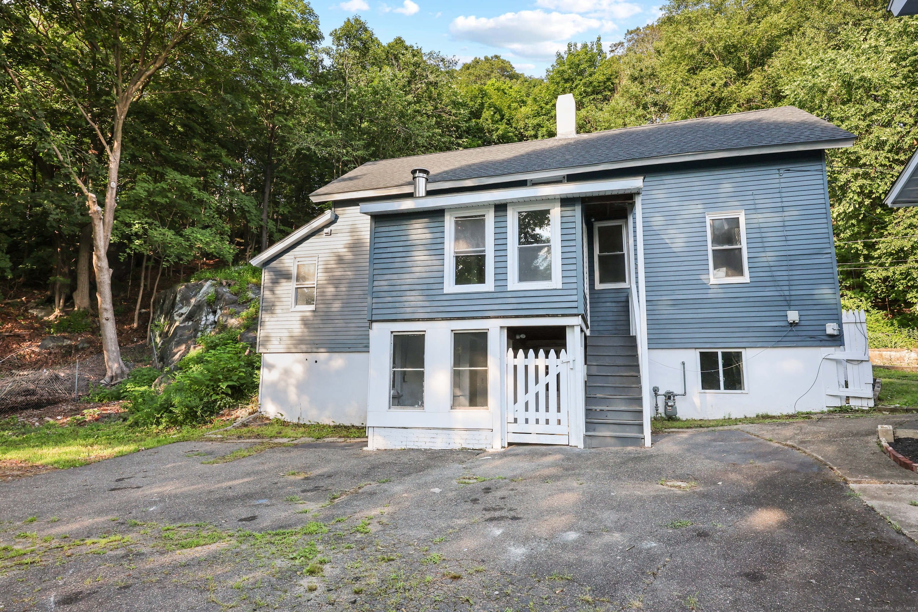 122 Oak Street