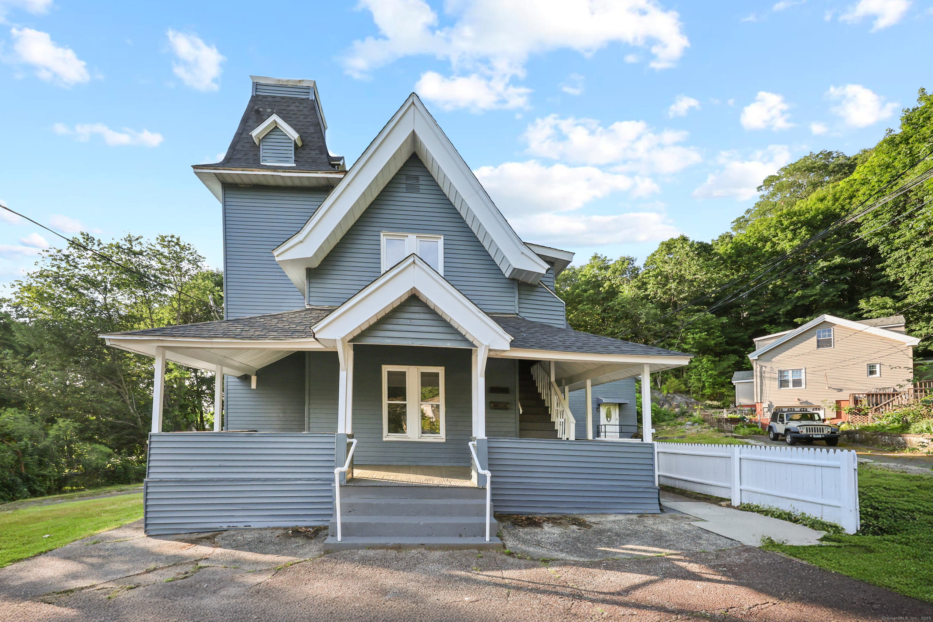 122 Oak Street