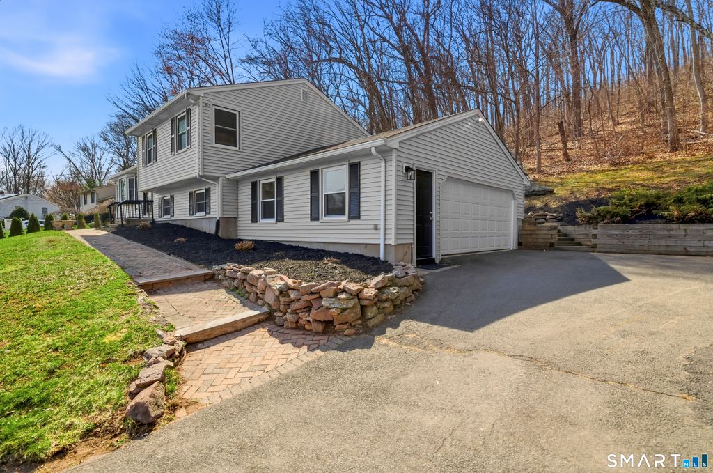 Photo of 46 Rainbow Court, Hamden, CT 06514 (MLS # 24164143)