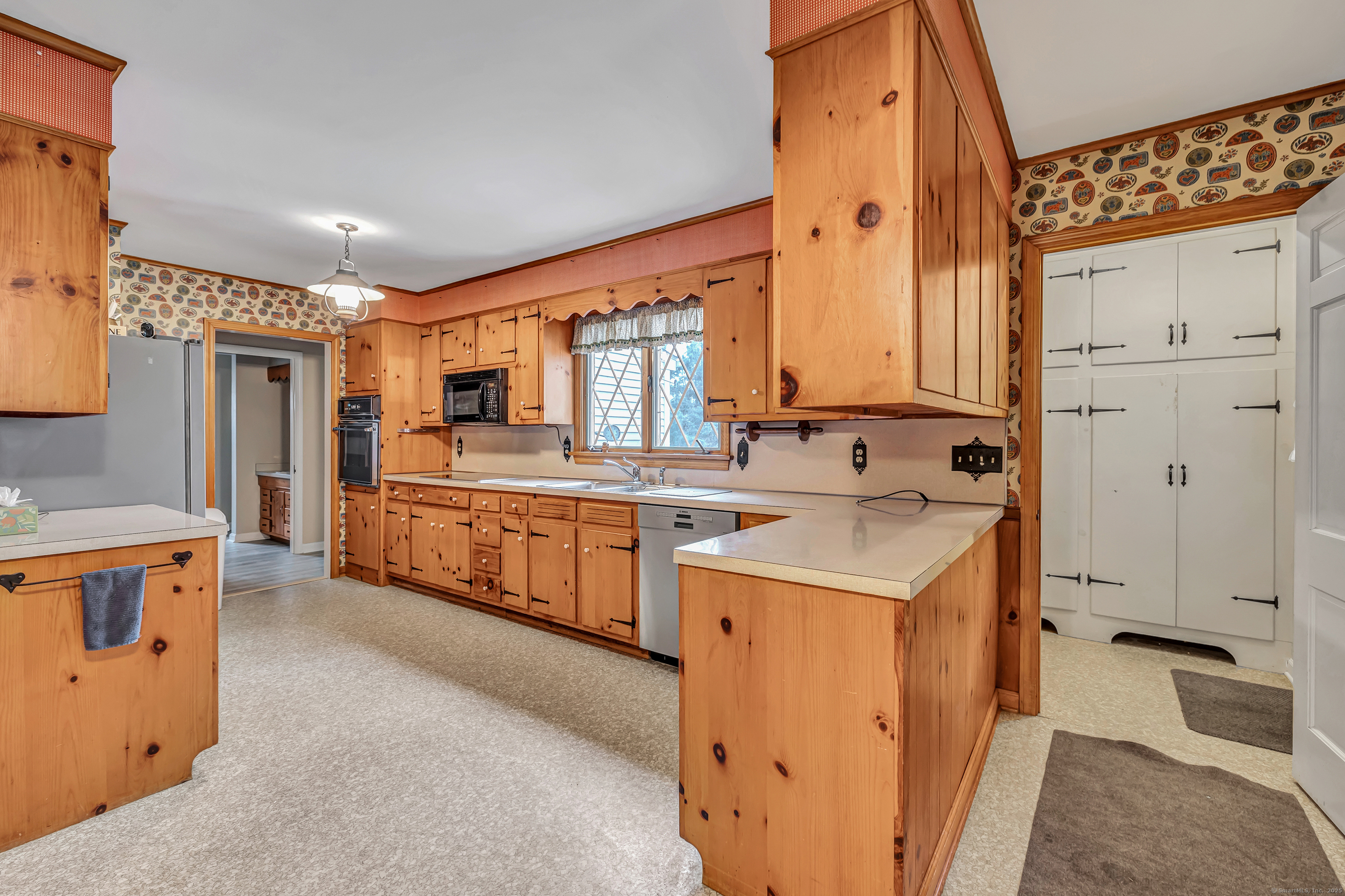 53 Poplar Drive, Shelton, Connecticut image 9