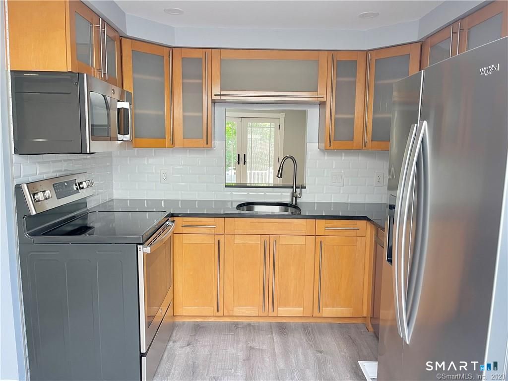 Photo of 35 Seaside Avenue #APT 35, Stamford, CT 06902 (MLS # 24159619)