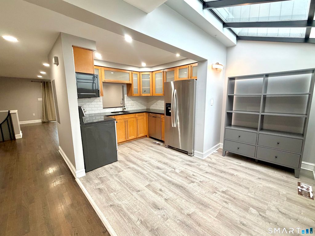 Photo of 35 Seaside Avenue #APT 35, Stamford, CT 06902 (MLS # 24159619)