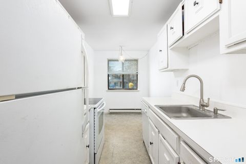 Tiny photo for 34 Hemlock Court #34, Cromwell, CT 06416 (MLS # 24165908)