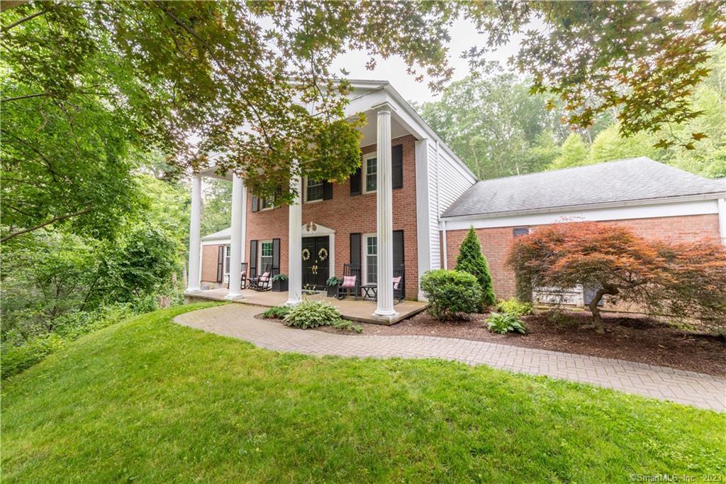 Property for Sale at Old Johnson Lane, Middletown, Connecticut - Bedrooms: 4 
Bathrooms: 5 
Rooms: 9  - $799,900