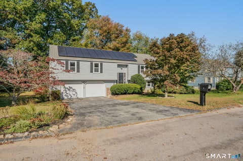 Photo of 6 Cross Drive, Waterford, CT 06385 (MLS # 24215459)