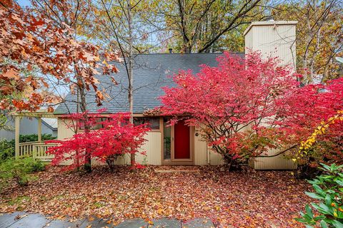 Tiny photo for 5 Owl Court #5, Avon, CT 06001 (MLS # 24136241)