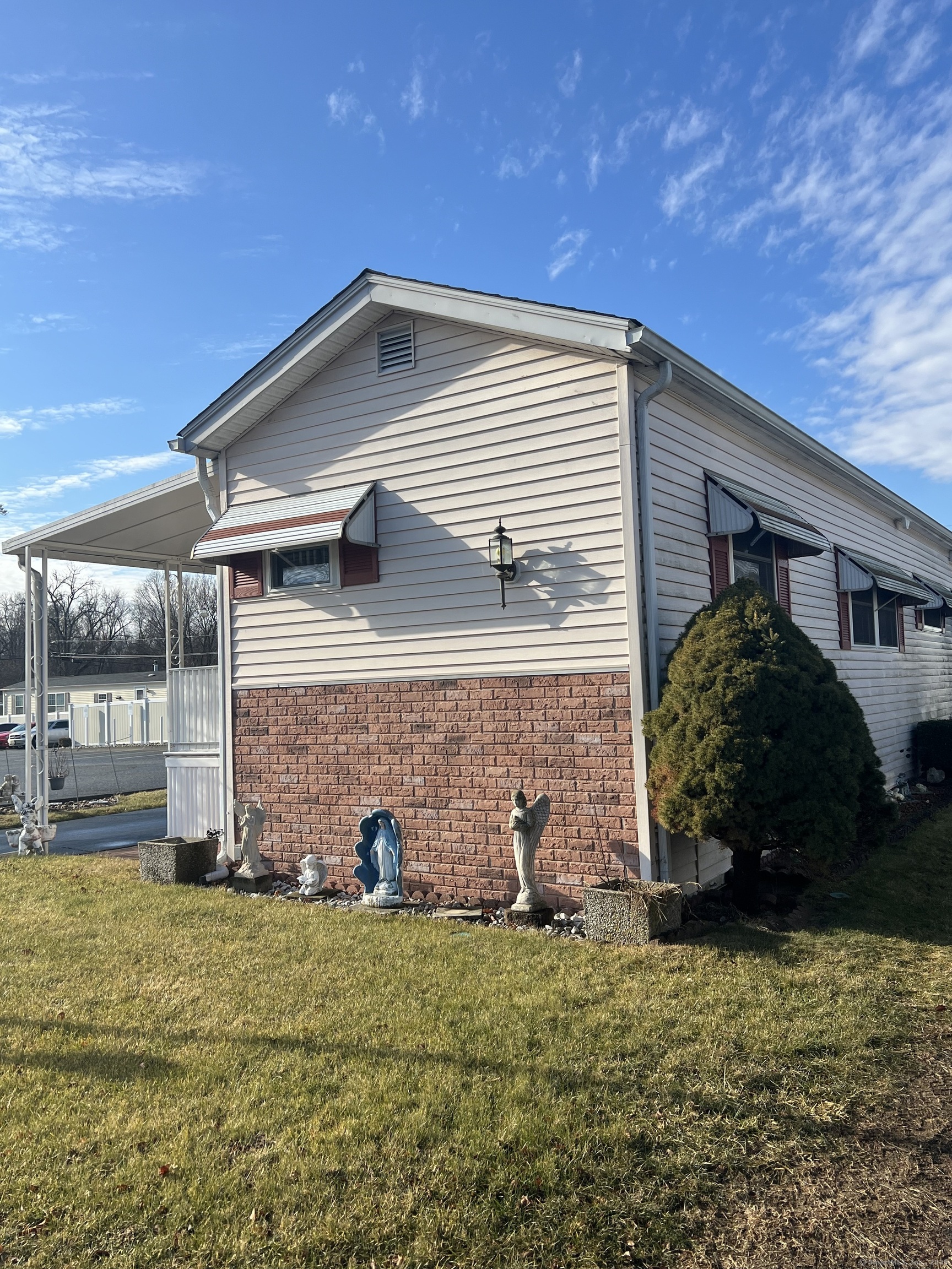 Property for Sale at Arawak Drive, East Hartford, Connecticut - Bedrooms: 2 
Bathrooms: 1 
Rooms: 4  - $68,000