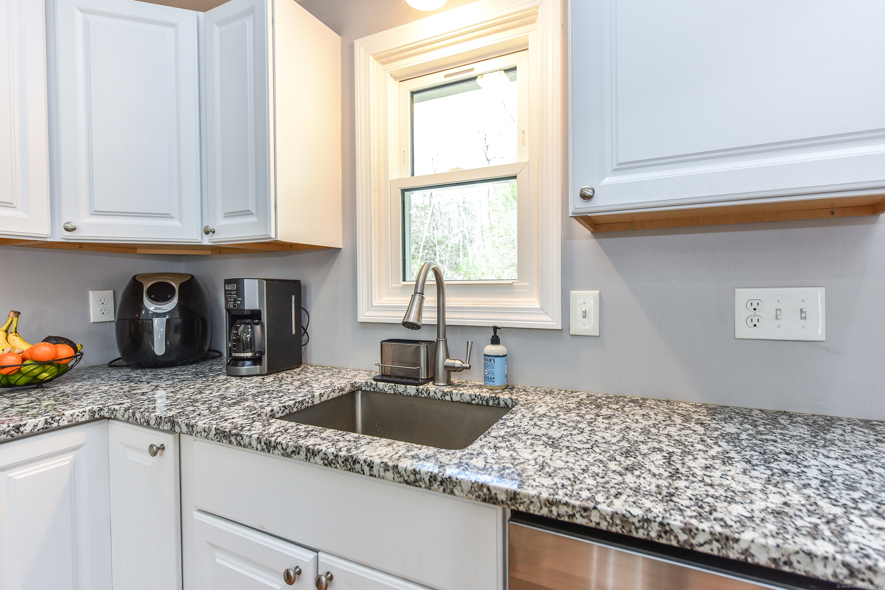 519 E Cotton Hill Road, New Hartford, Connecticut image 8