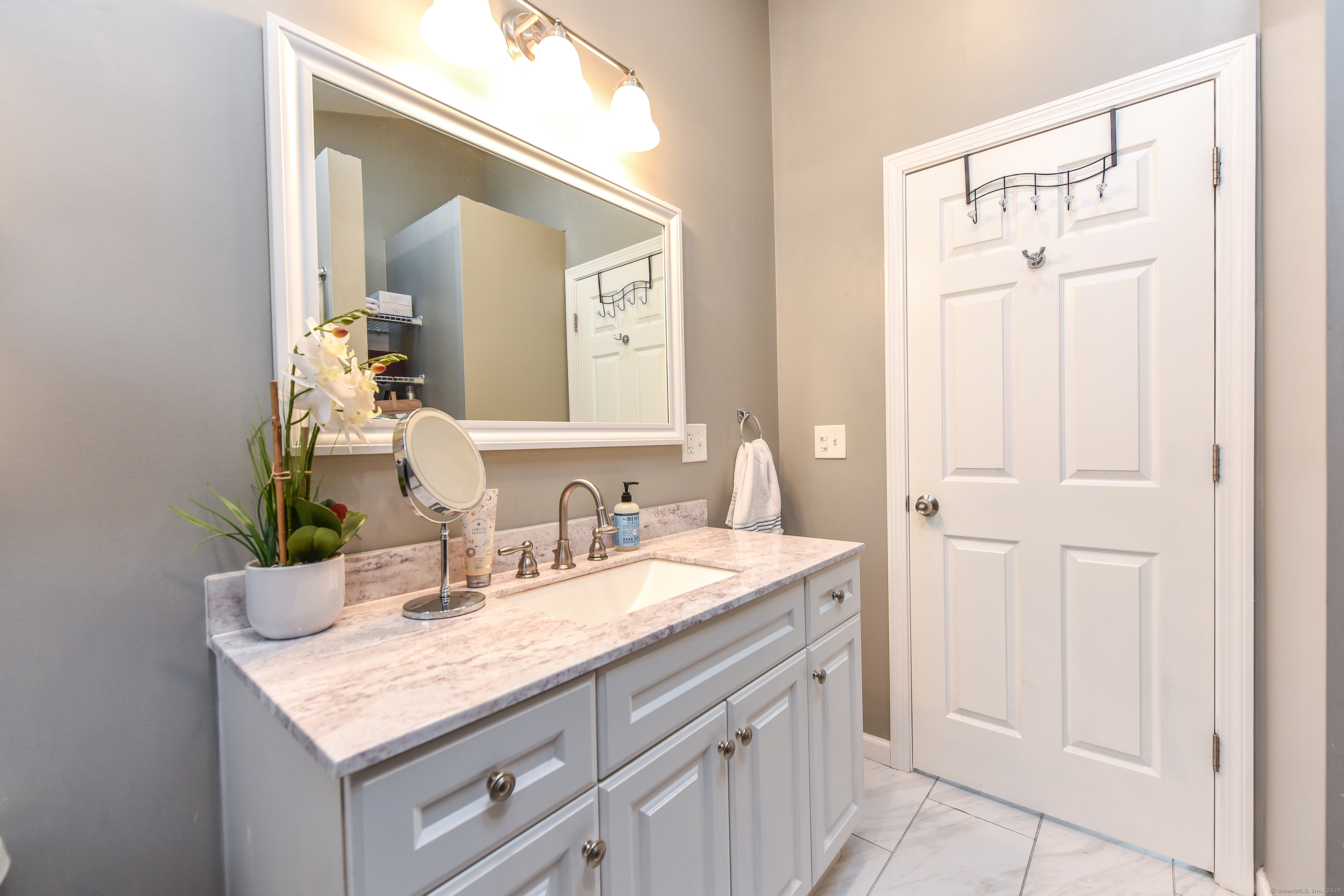 519 E Cotton Hill Road, New Hartford, Connecticut image 11