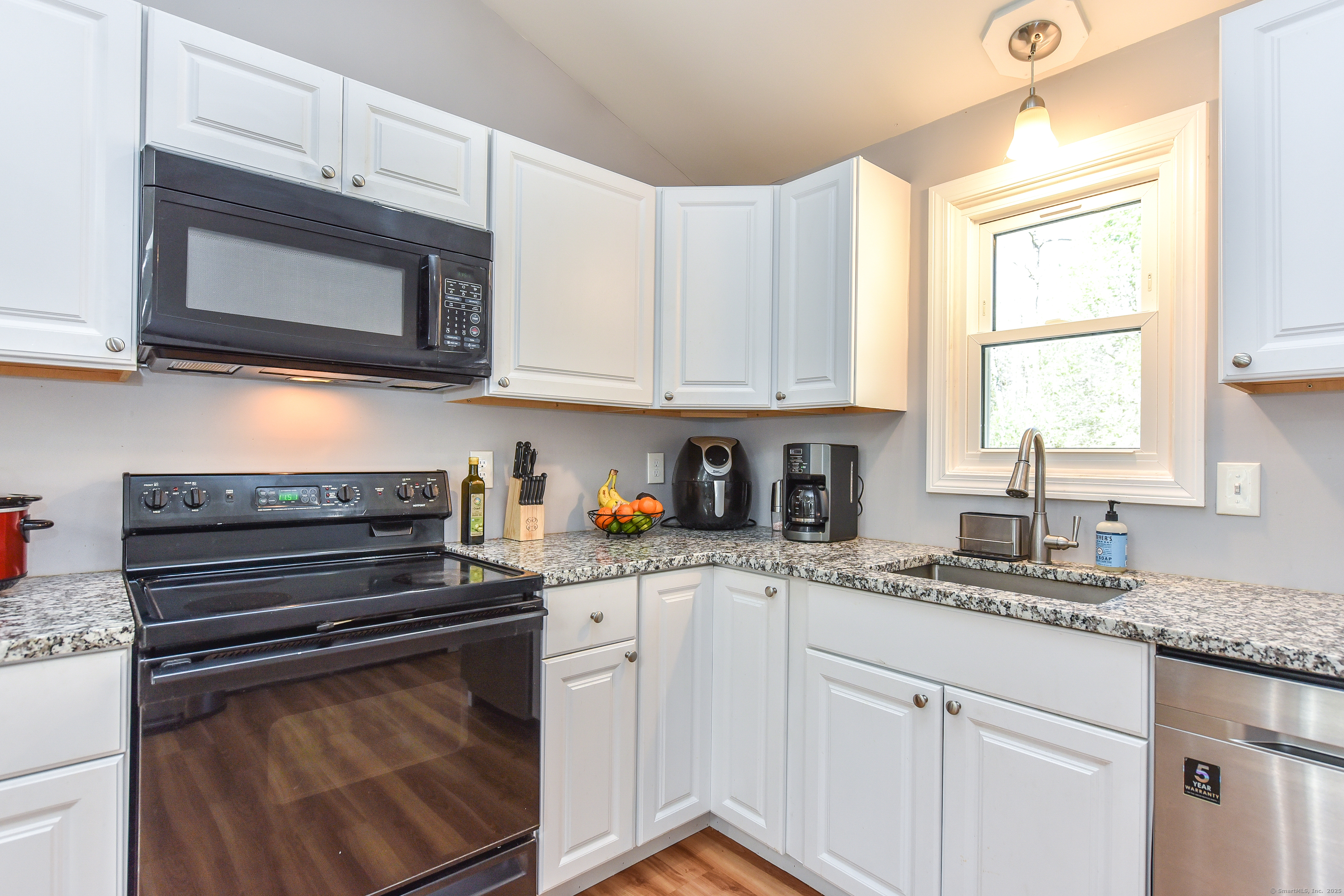 519 E Cotton Hill Road, New Hartford, Connecticut image 7