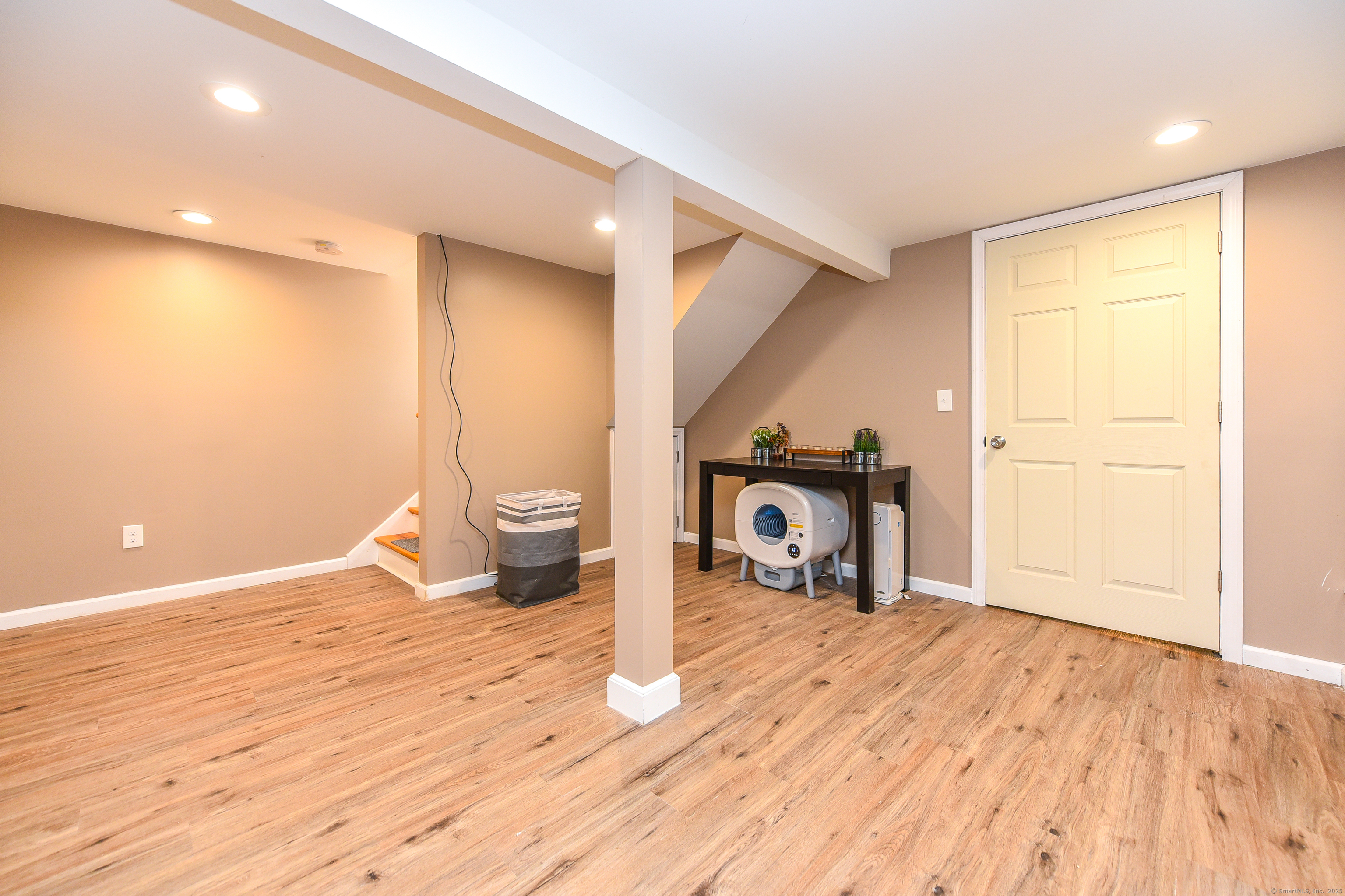 519 E Cotton Hill Road, New Hartford, Connecticut image 17