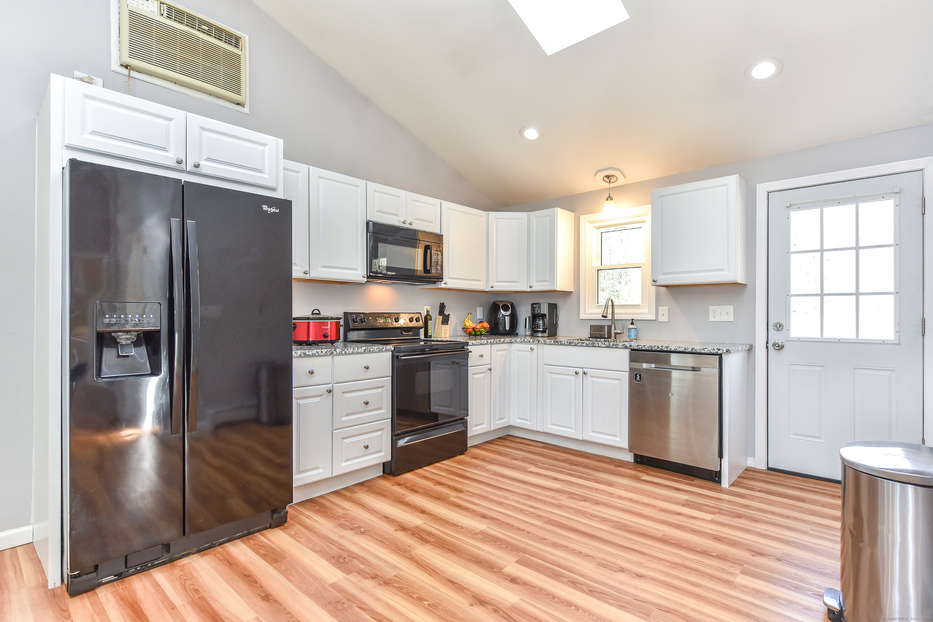 519 E Cotton Hill Road, New Hartford, Connecticut image 5