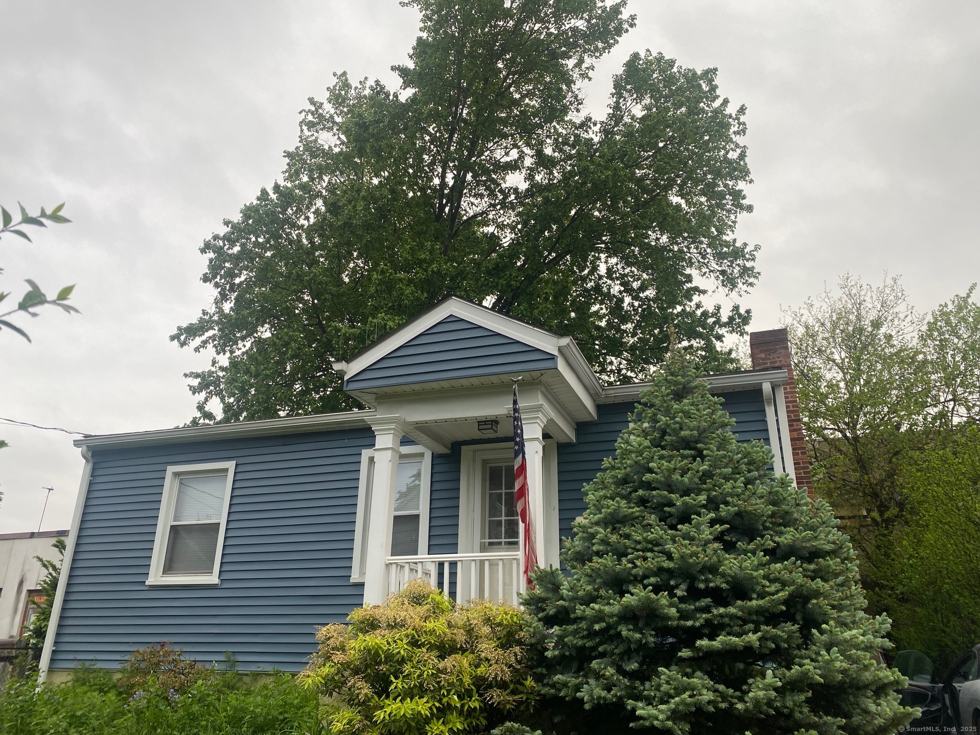Parker Avenue, Stamford, Connecticut - 3 Bedrooms  
2 Bathrooms  
6 Rooms - 