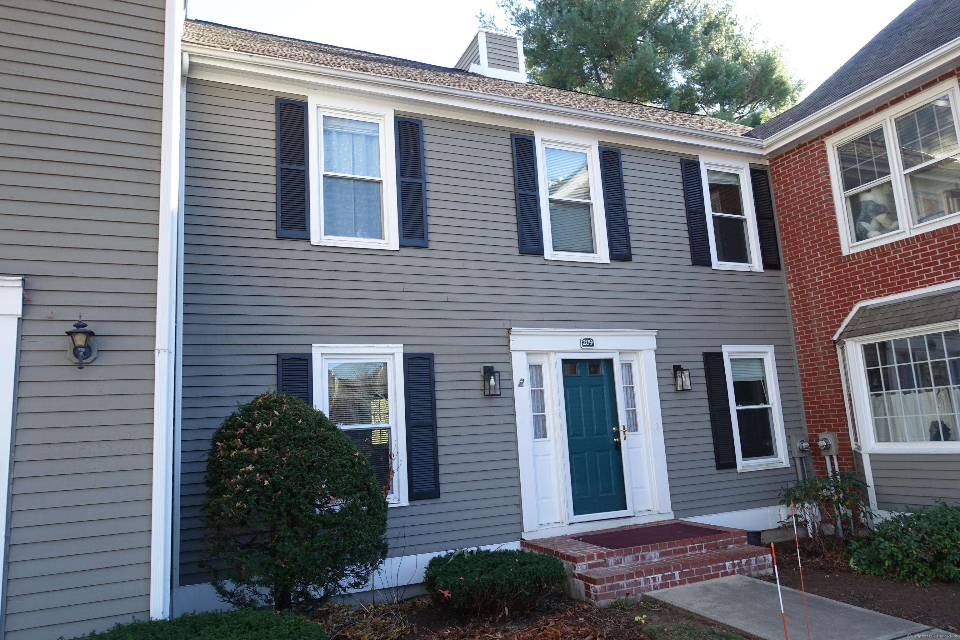 Rental Property at 209 Georgetown Drive 209, Glastonbury, Connecticut - Bedrooms: 2 
Bathrooms: 3 
Rooms: 5  - $2,800 MO.