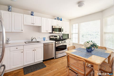 Tiny photo for 180 Turn Of River Road #1B, Stamford, CT 06905 (MLS # 24193358)