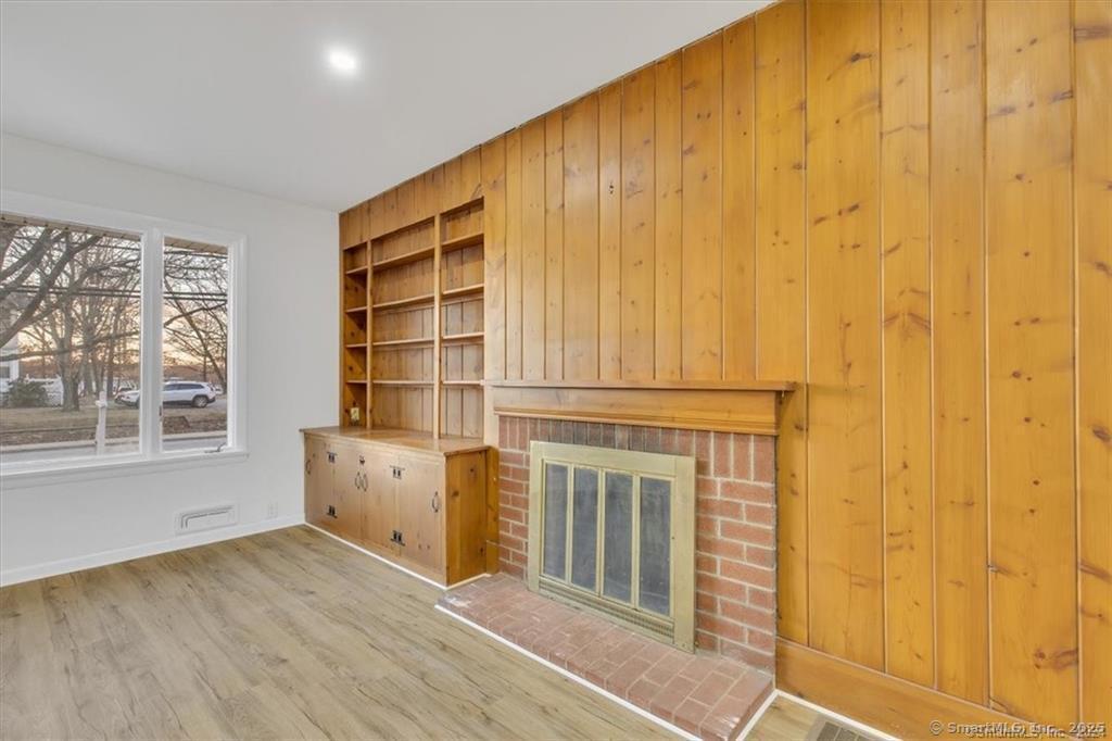 Windham, Connecticut 06226, United States, 4 Bedrooms Bedrooms, ,2 BathroomsBathrooms,Residential,Active,238954