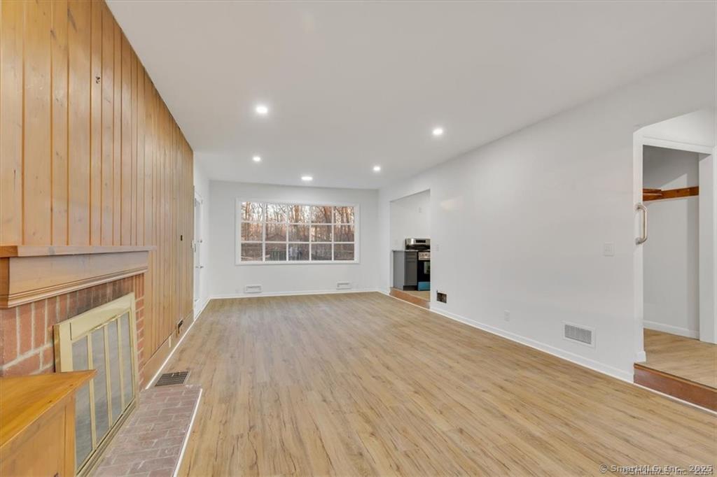 Windham, Connecticut 06226, United States, 4 Bedrooms Bedrooms, ,2 BathroomsBathrooms,Residential,Active,238954