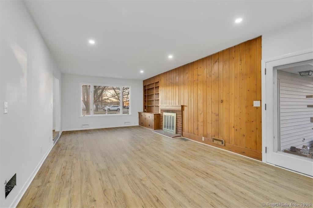 Windham, Connecticut 06226, United States, 4 Bedrooms Bedrooms, ,2 BathroomsBathrooms,Residential,Active,238954