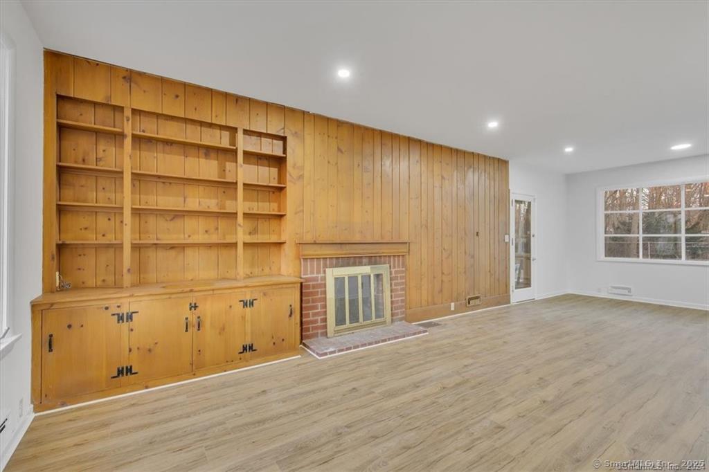 Windham, Connecticut 06226, United States, 4 Bedrooms Bedrooms, ,2 BathroomsBathrooms,Residential,Active,238954