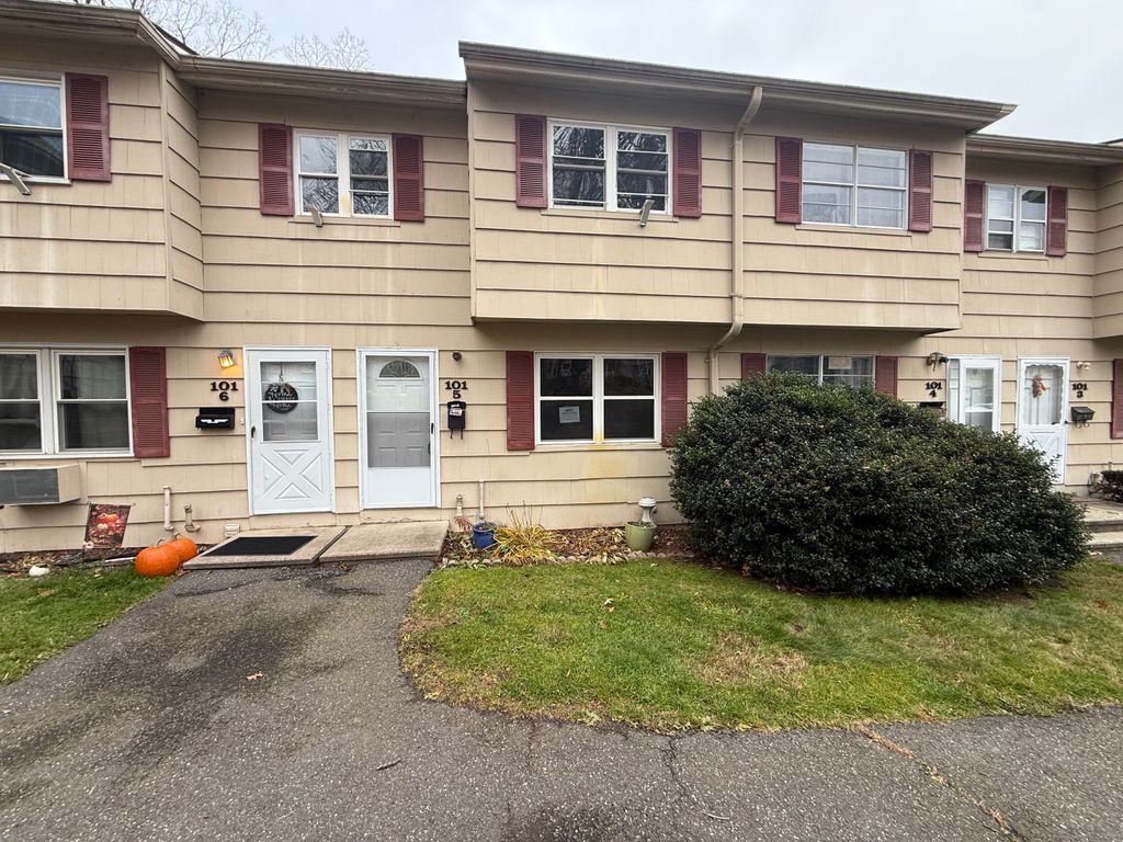 Photo of 101 Ridge Road #5, Naugatuck, CT 06770 (MLS # 24141182)