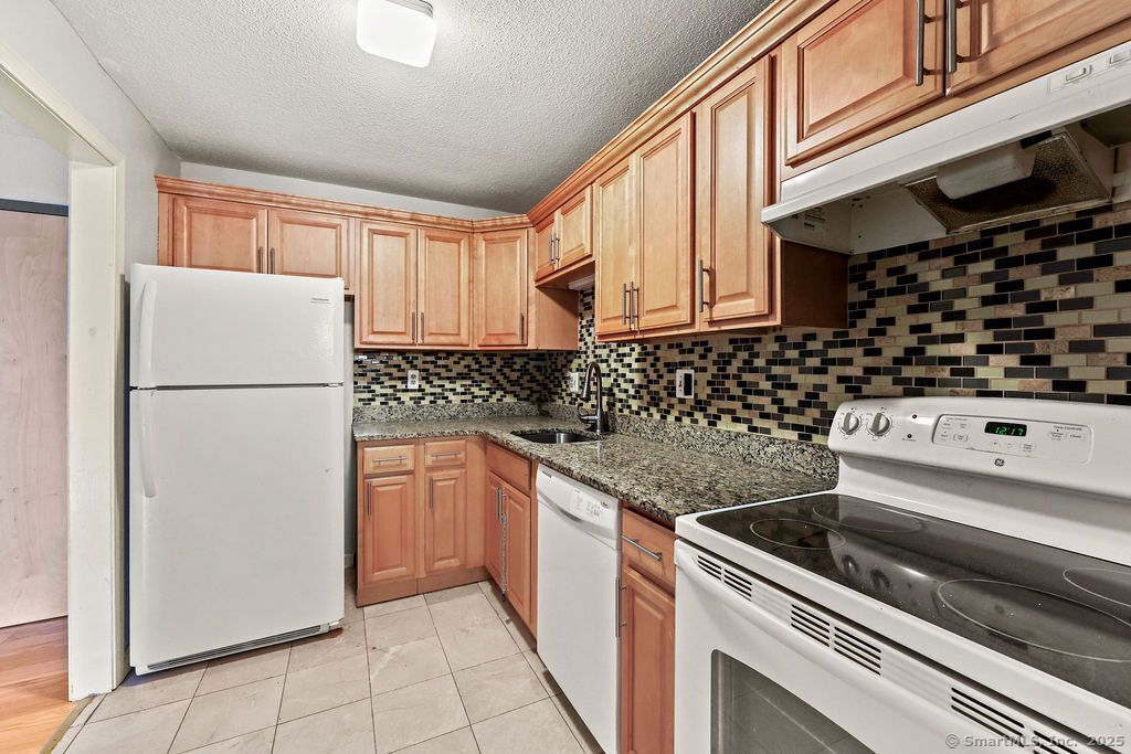 Photo of 85 Oxbow Drive #APT C7, Glastonbury, CT 06033 (MLS # 24136886)