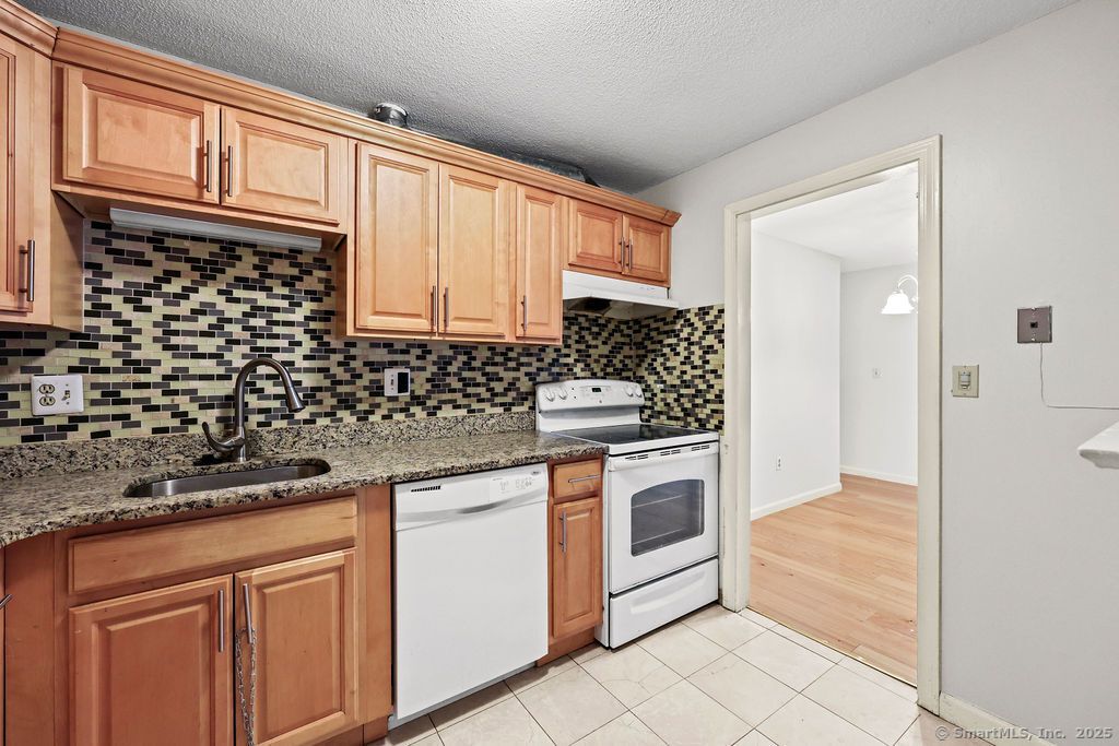 Photo of 85 Oxbow Drive #APT C7, Glastonbury, CT 06033 (MLS # 24136886)