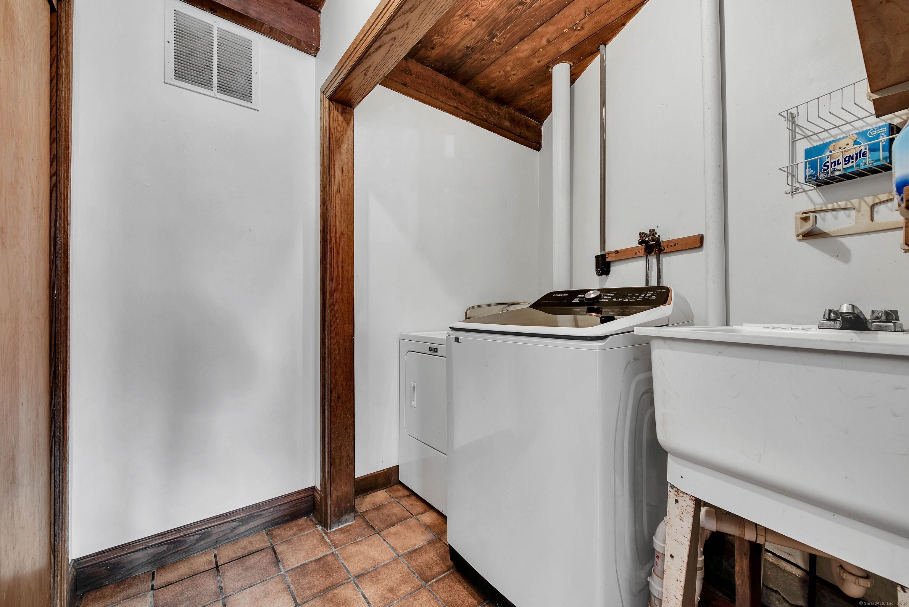 1430 Highland Avenue, Torrington, Connecticut image 9