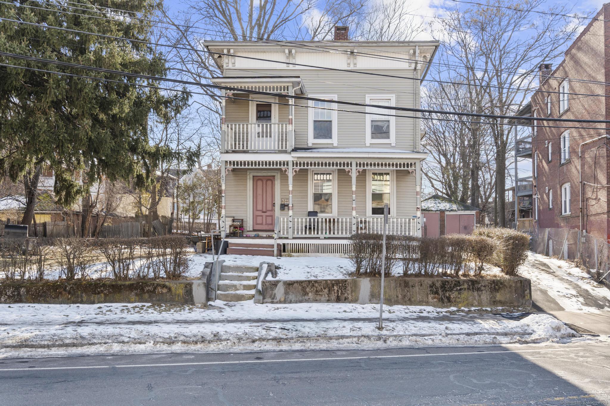 Whiting Street, New Britain, Connecticut - 6 Bedrooms  
2 Bathrooms  
14 Rooms - 