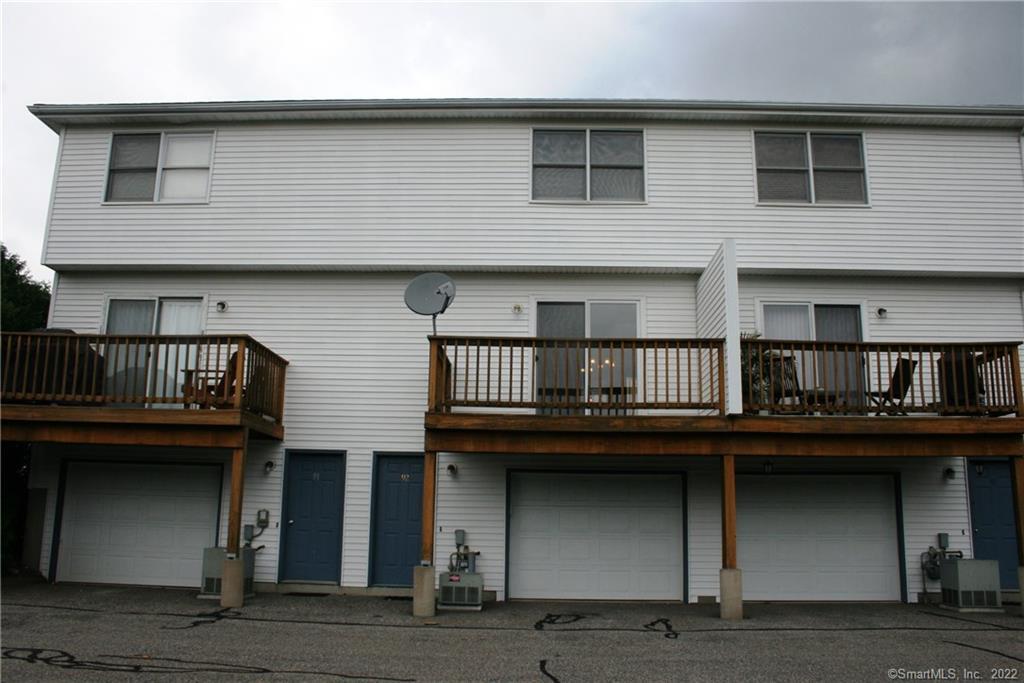 92 Commodore Commons 92