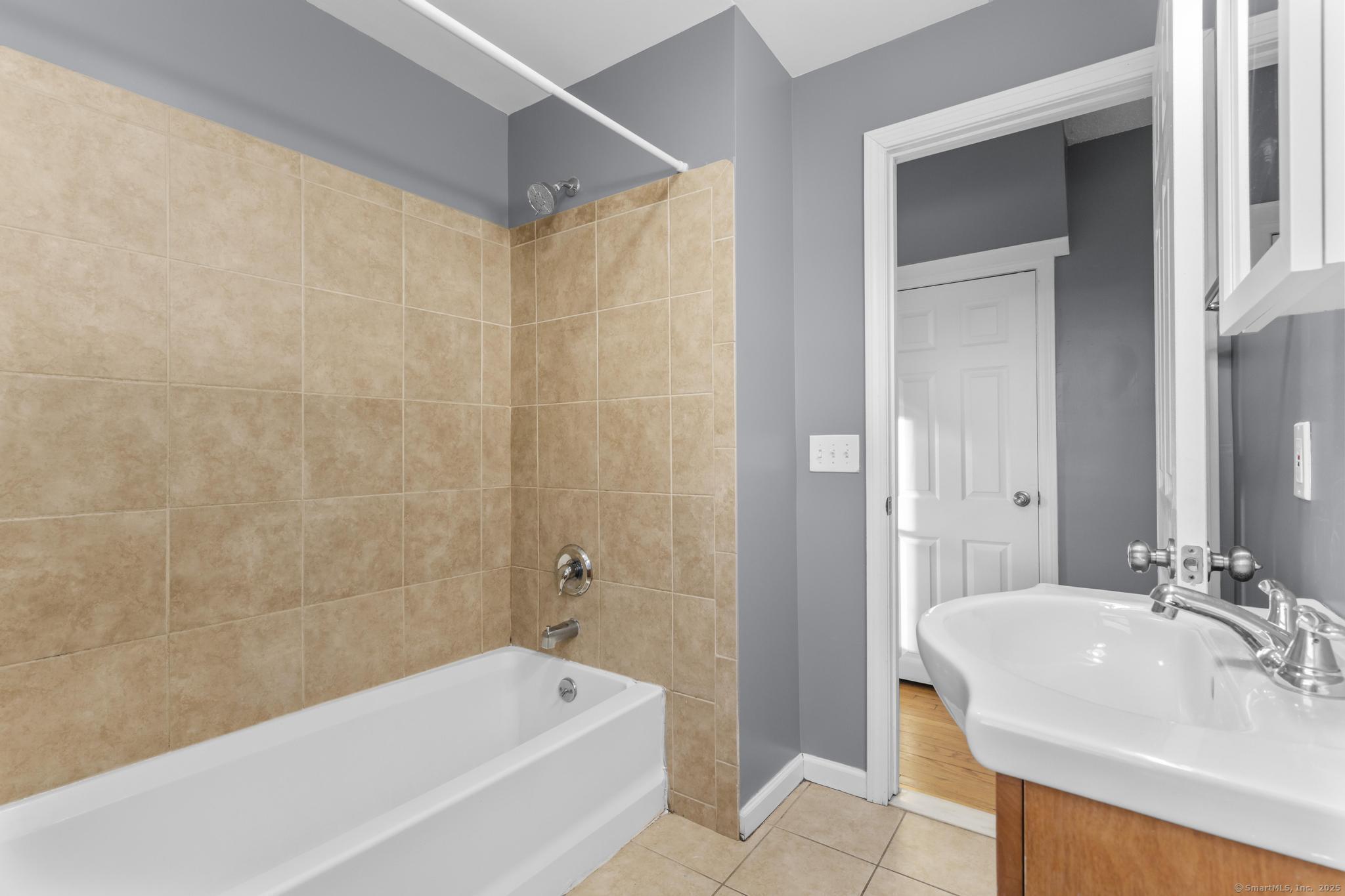 170 London Drive, Hamden, Connecticut image 15