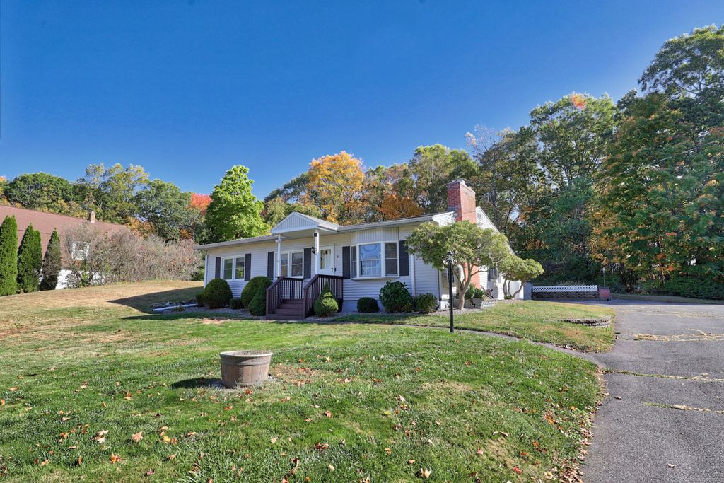Photo of 22 Garrigus Court, Wolcott, CT 06716 (MLS # 24132728)