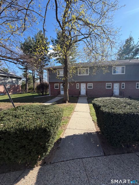 Photo of 11 Camelot Drive #2, Bloomfield, CT 06002 (MLS # 24165261)