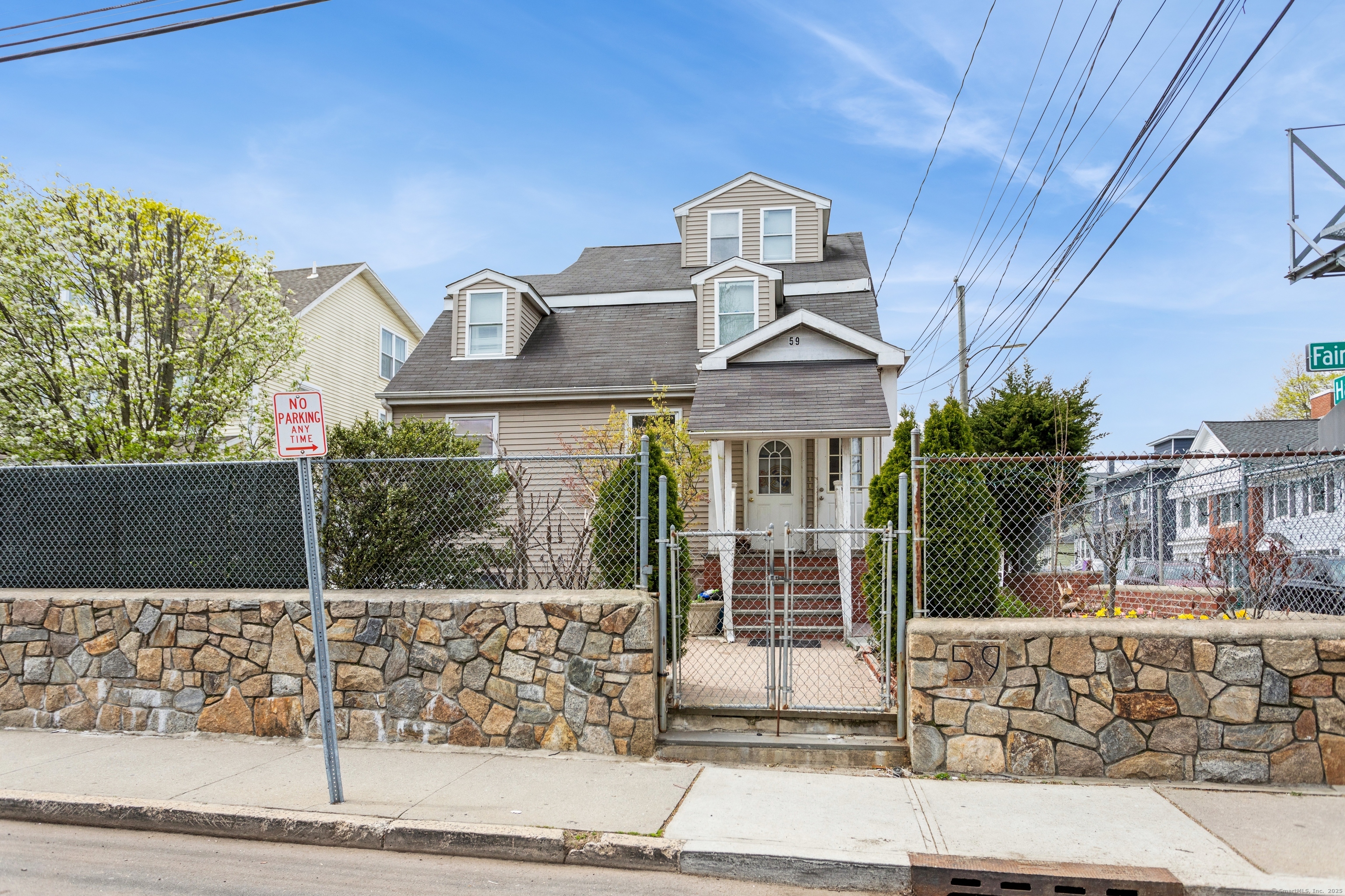 Fairfield Avenue, Stamford, Connecticut - 7 Bedrooms  
5 Bathrooms  
11 Rooms - 
