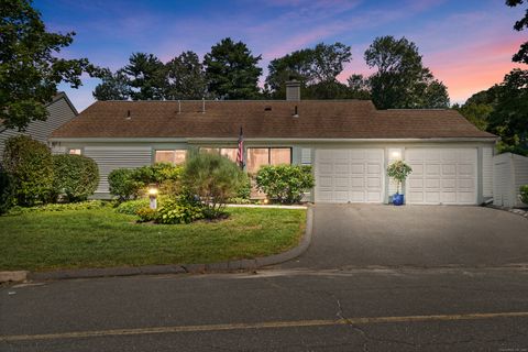 Photo of 5 Catalpa Court #5, Avon, CT 06001 (MLS # 24120838)