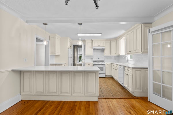 41 GRASSO TER, BRIDGEPORT, CT 06604 - Image 3f55dbb974f74a8bf6d27a5d2c072ed6/1148574564