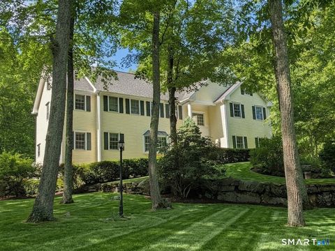 Photo of 12 Carriage Hill Road, Woodbridge, CT 06525 (MLS # 24177193)