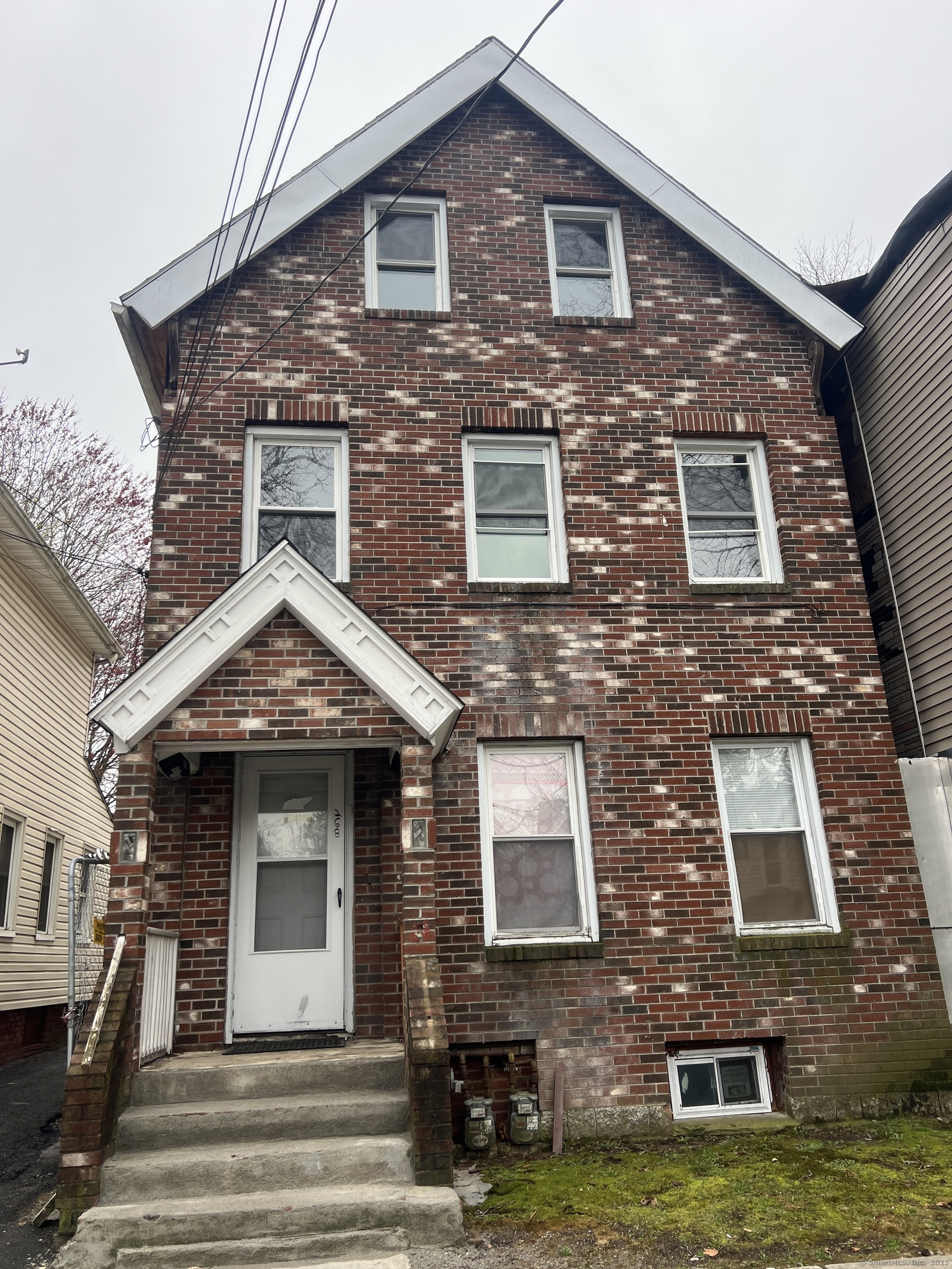 Rental Property at Davenport Avenue, New Haven, Connecticut - Bedrooms: 3 
Bathrooms: 1 
Rooms: 6  - $2,500 MO.