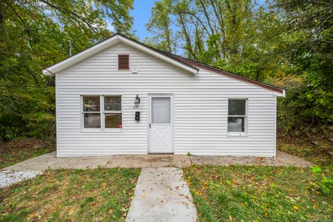 Photo of 51 Clover Street, Waterbury, CT 06706 (MLS # 24134085)