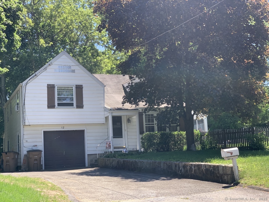 Deacon Hill Road, Stamford, Connecticut - 3 Bedrooms  
2 Bathrooms  
6 Rooms - 