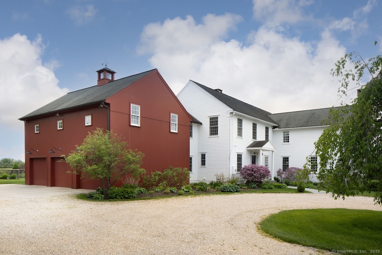 Grandview Lane, Sharon, Connecticut - 5 Bedrooms  
6 Bathrooms  
10 Rooms - 