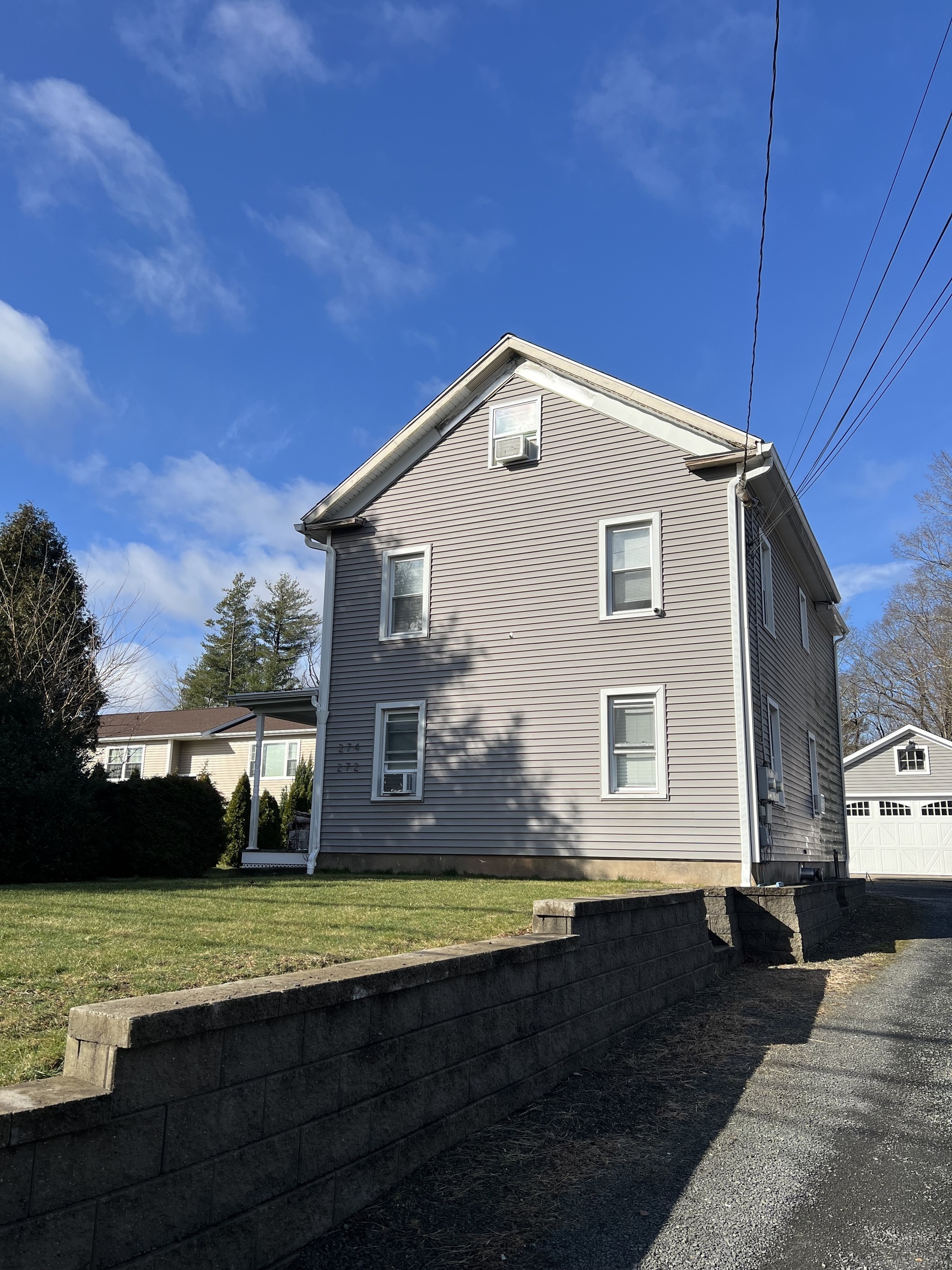 272 Berlin Avenue, Southington, Connecticut - 2 Bedrooms  
1 Bathrooms  
5 Rooms - 