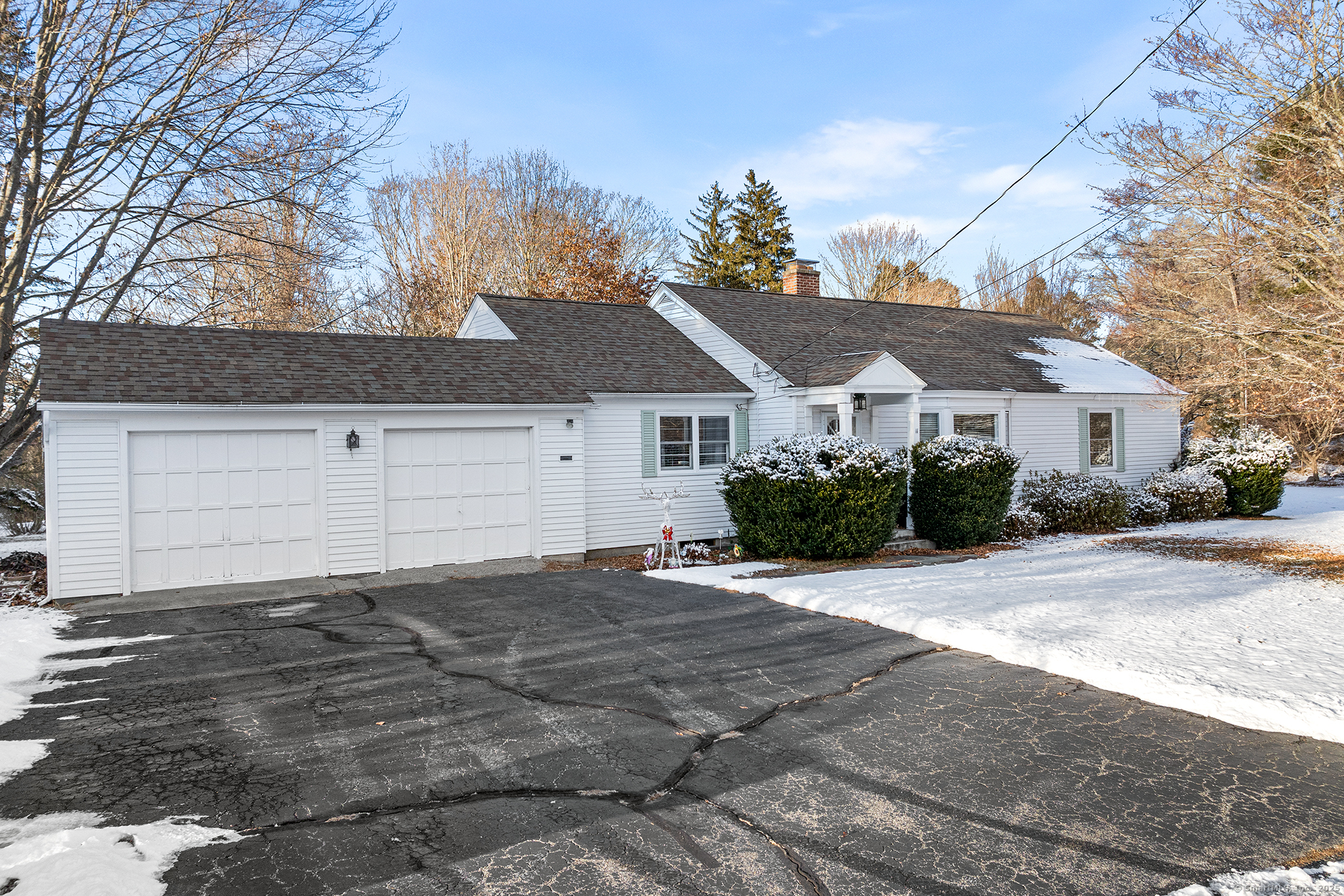 11 Harland Place, Norwich, Connecticut - 3 Bedrooms  
3 Bathrooms  
7 Rooms - 