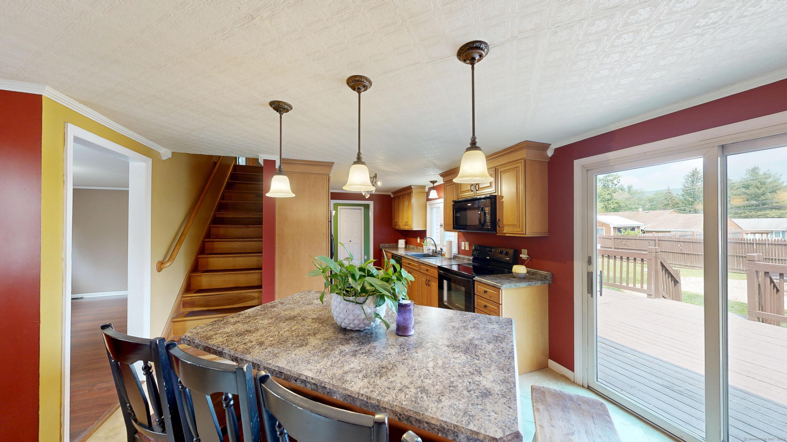174 Round Hill Road