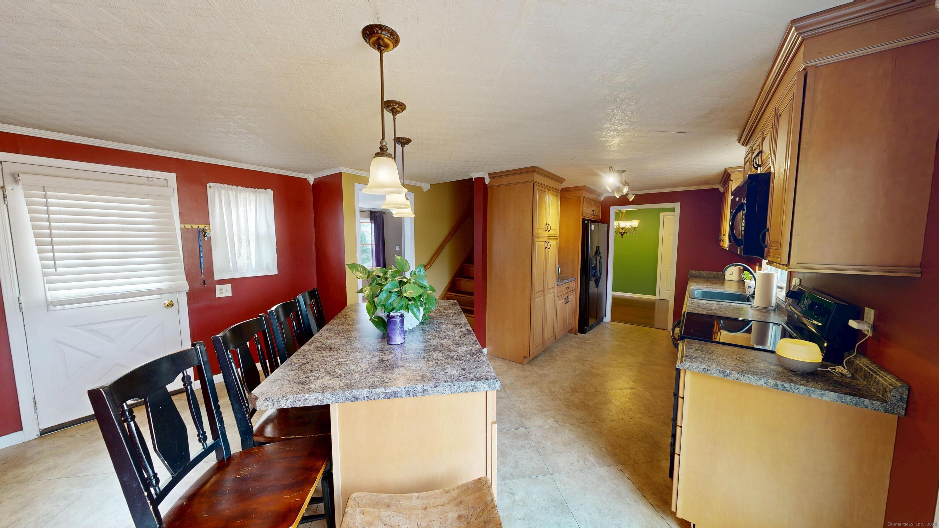 174 Round Hill Road