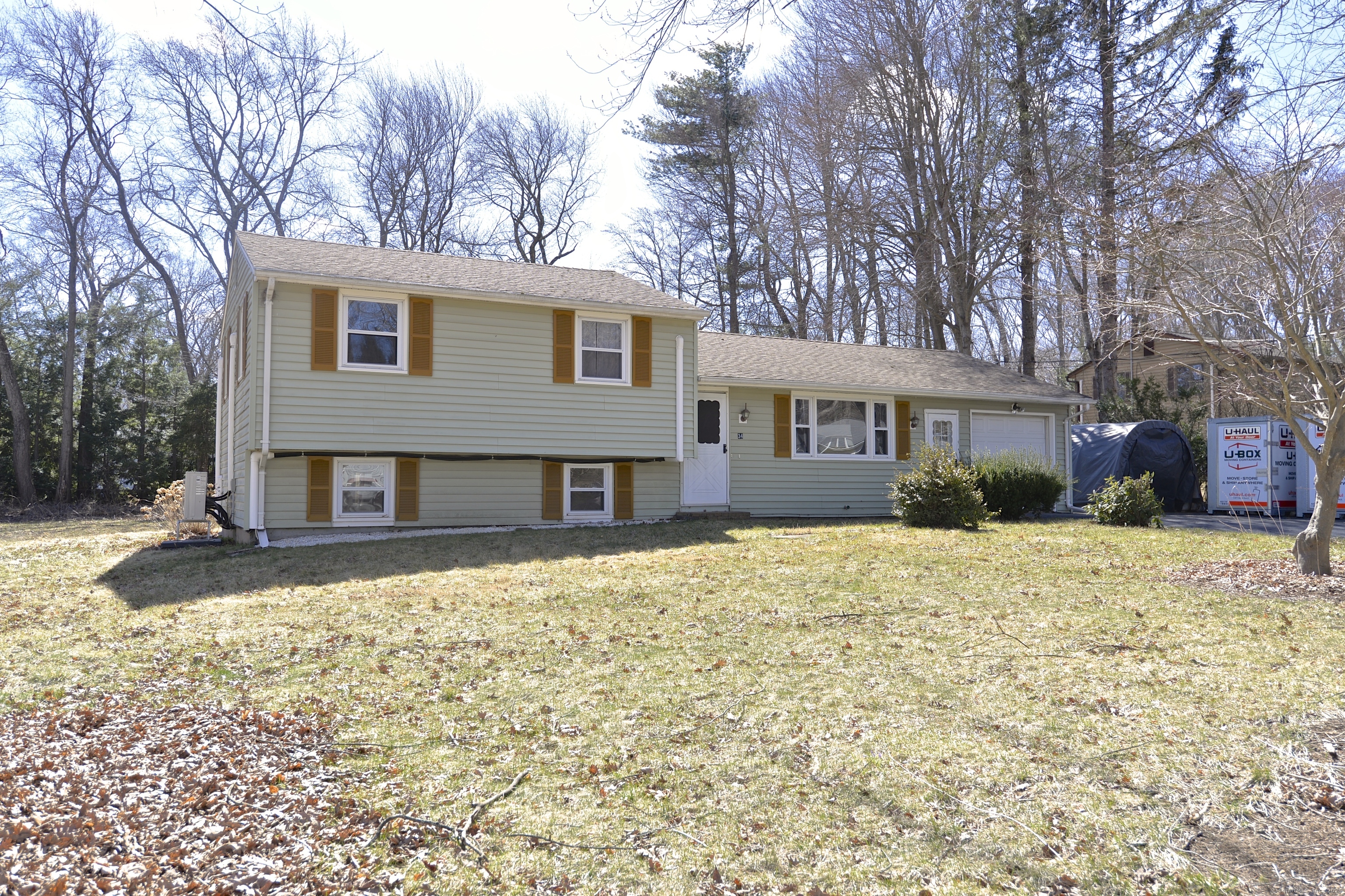 Klan Drive, Wolcott, Connecticut - 3 Bedrooms  
2 Bathrooms  
5 Rooms - 