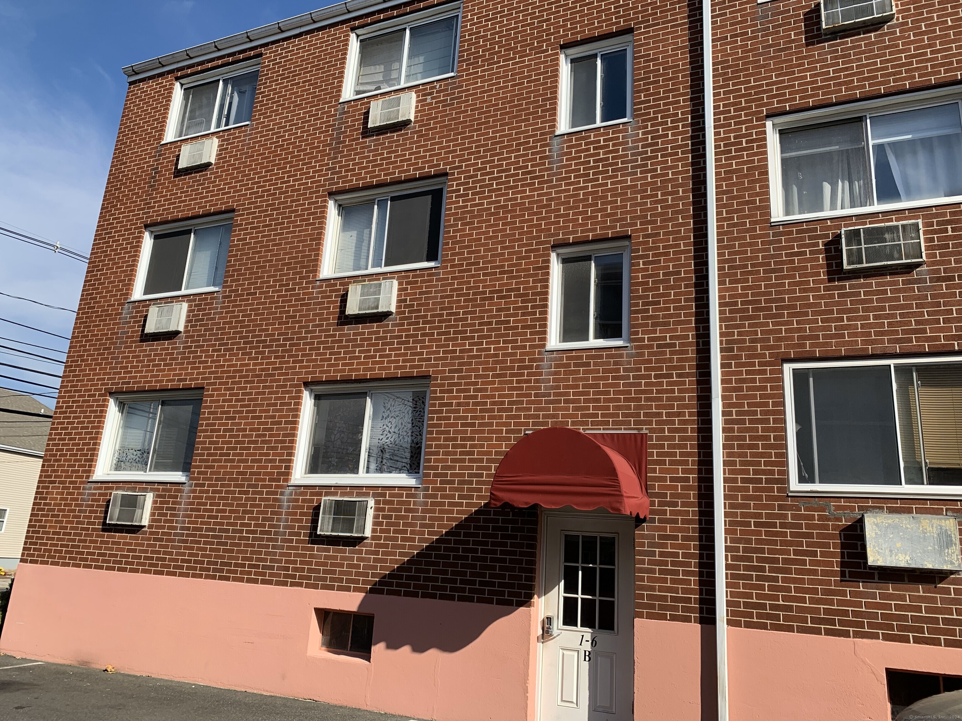 4 Van Zant Street Apt B5, Norwalk, Connecticut - 2 Bedrooms  
1 Bathrooms  
4 Rooms - 