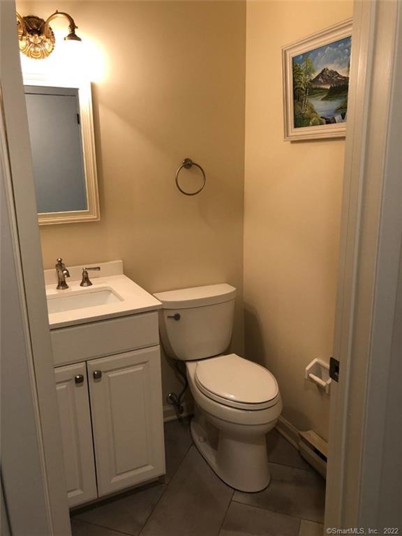 Stamford, Connecticut 06907, United States, 2 Bedrooms Bedrooms, ,2 BathroomsBathrooms,Residential,Pending,122439