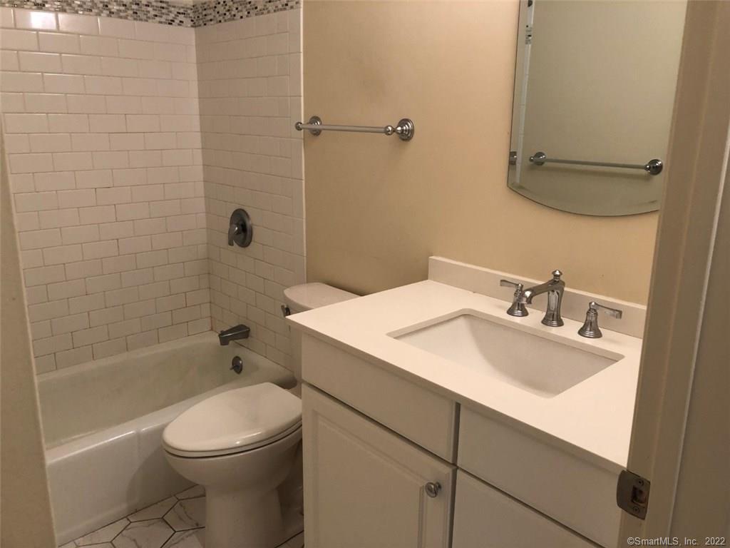 Stamford, Connecticut 06907, United States, 2 Bedrooms Bedrooms, ,2 BathroomsBathrooms,Residential,Pending,122439