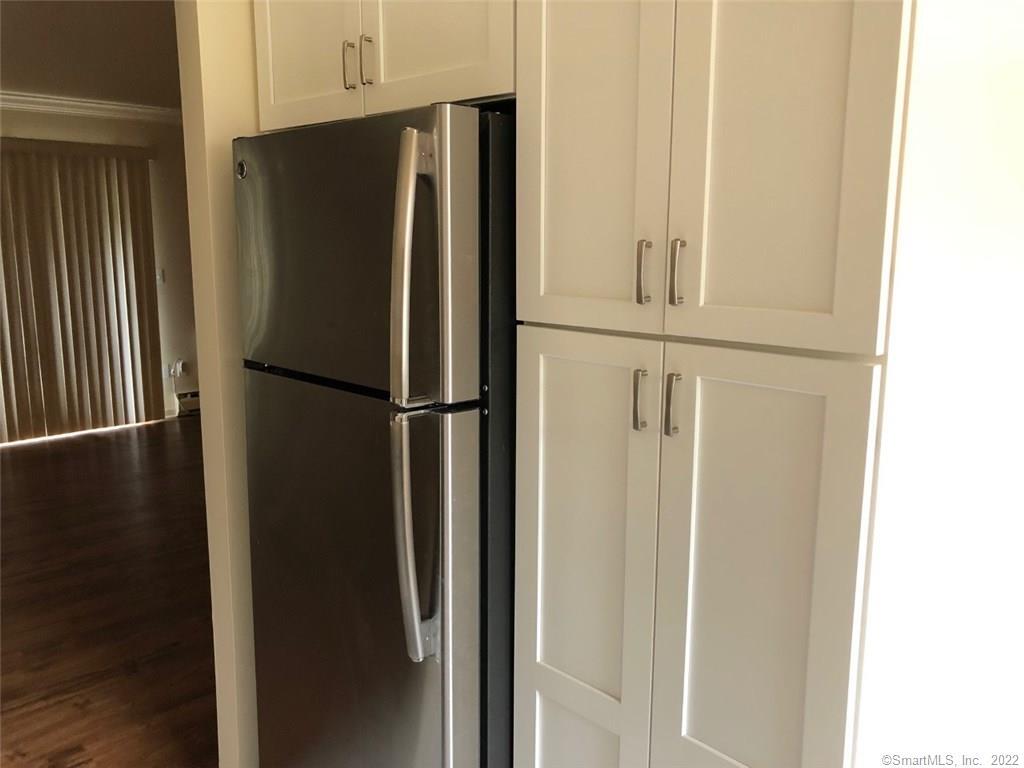 Stamford, Connecticut 06907, United States, 2 Bedrooms Bedrooms, ,2 BathroomsBathrooms,Residential,Pending,122439