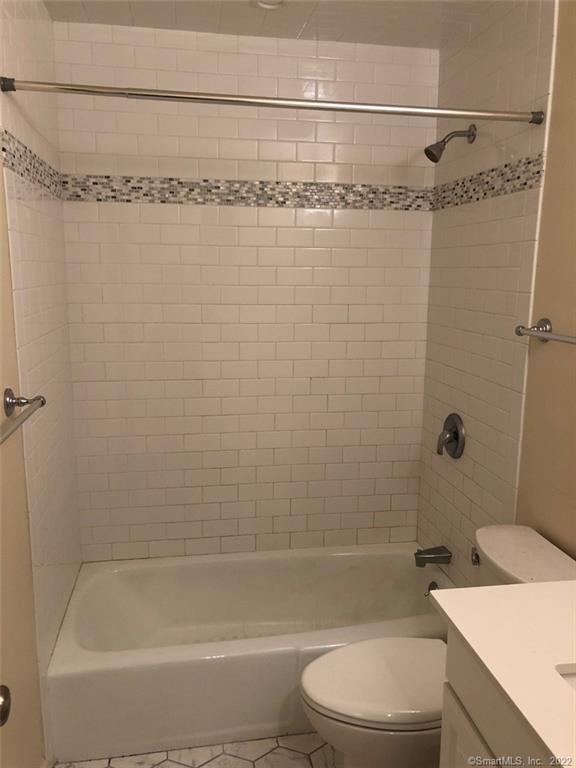 Stamford, Connecticut 06907, United States, 2 Bedrooms Bedrooms, ,2 BathroomsBathrooms,Residential,Pending,122439